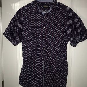 SHORT SLEEVE BUTTON UP SHIRT